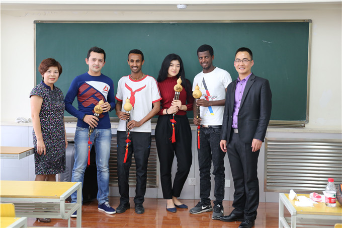 http://news.lzu.edu.cn/FHup/images/201609/09-30_151651-29.jpg